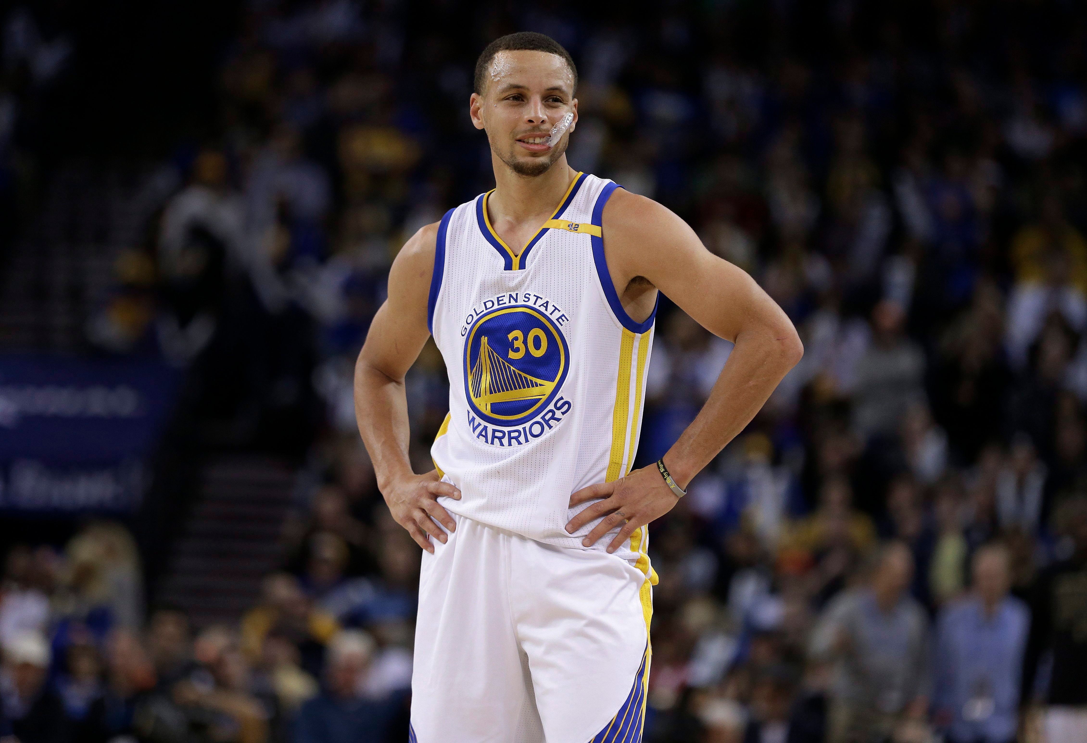 Steph Curry Just Set an NBA Record for the WORST 3 - Point 