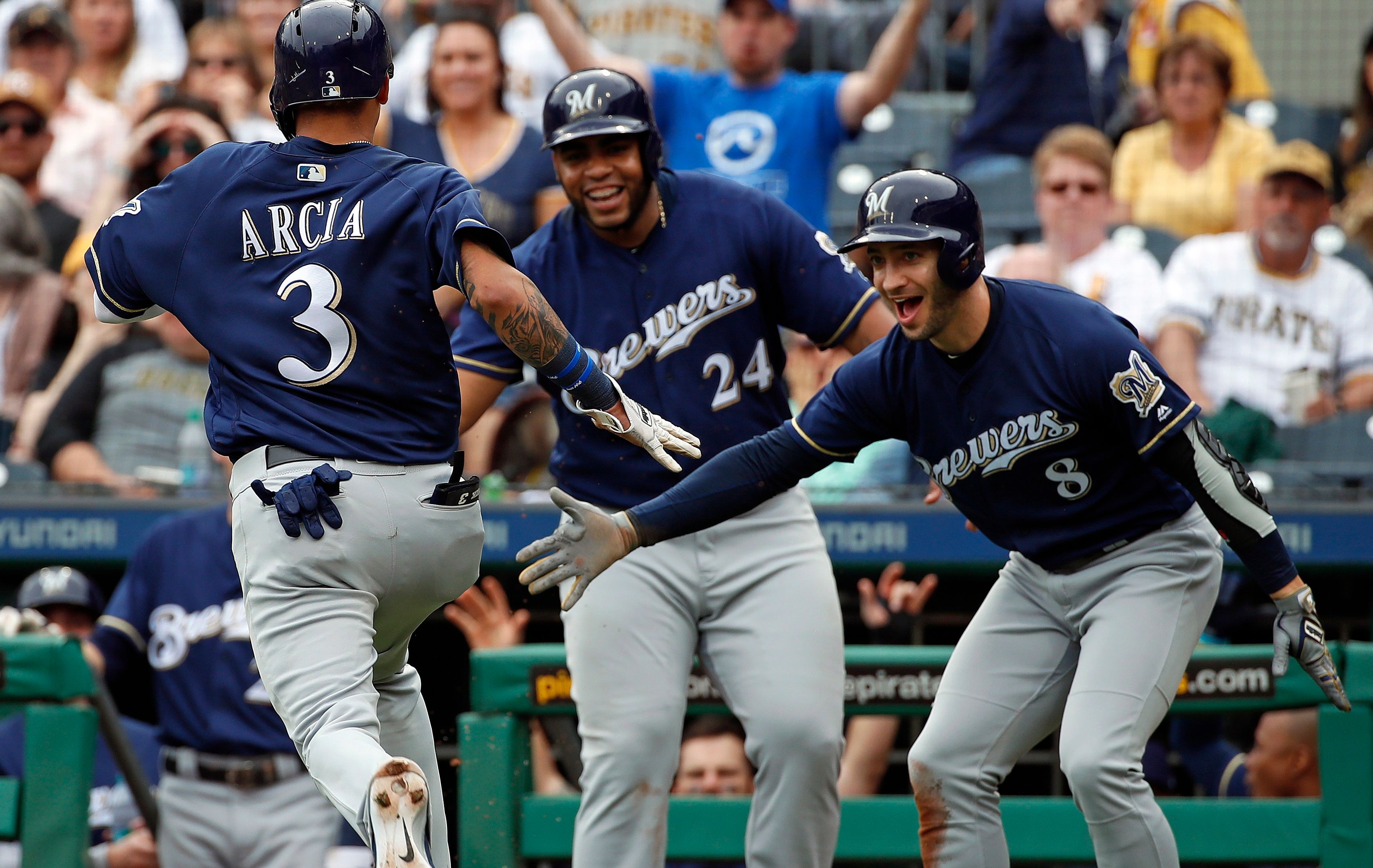 Watch Brewers Clear The Bases On A Wild Pitch Sportsbreak